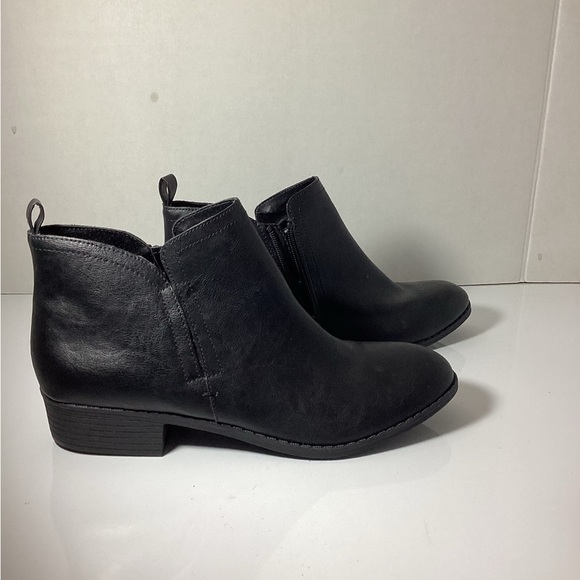 Black Ankle Boot for Women - Picture 3 of 6
